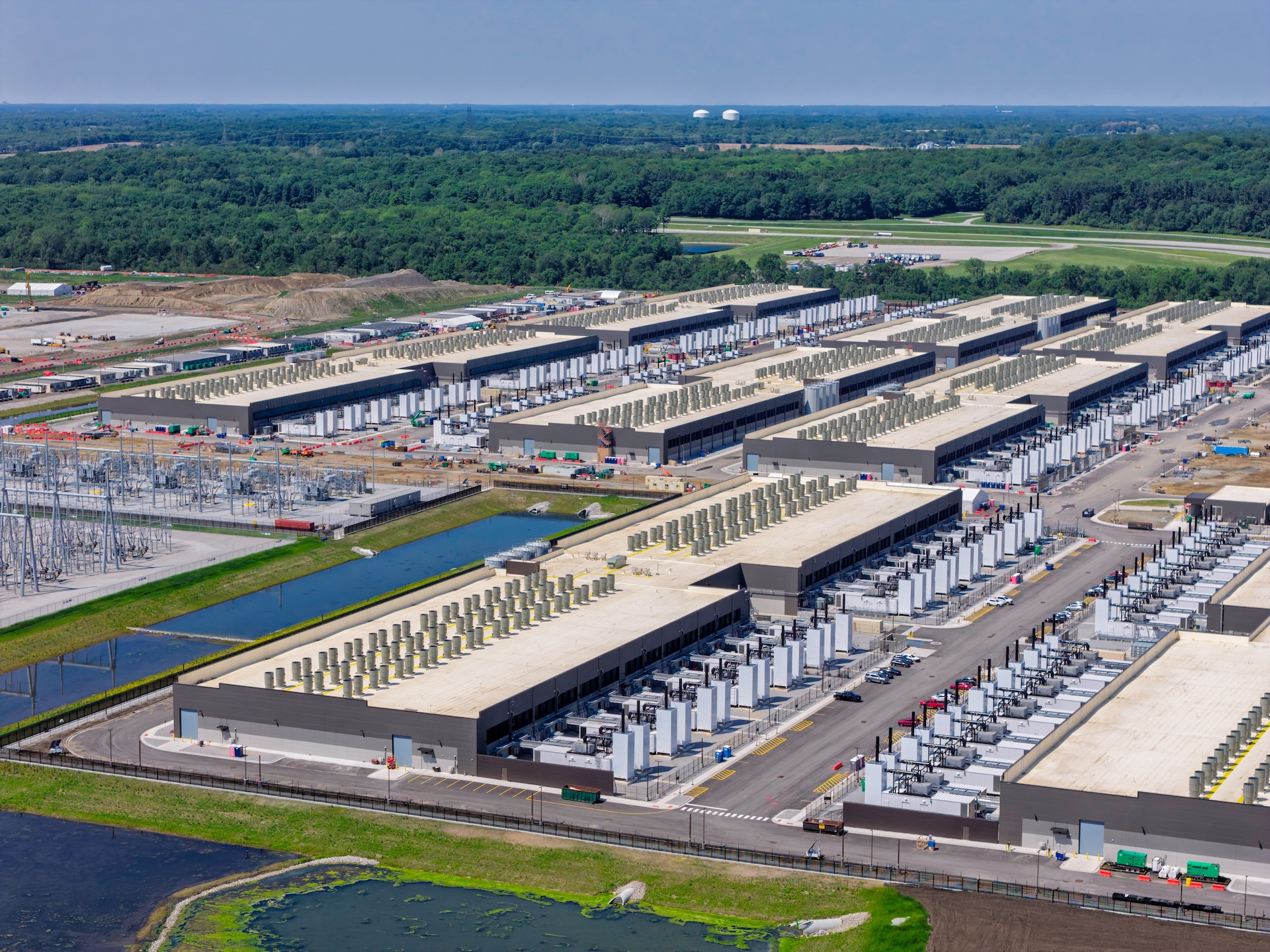 Powering AI Data Center Cooling with MEAN WELL and Sager Electronics